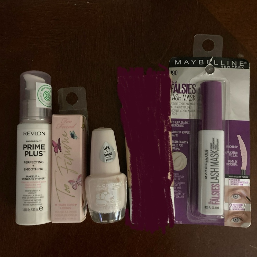 Cosmetics- unopened set of name brand cosmetics
